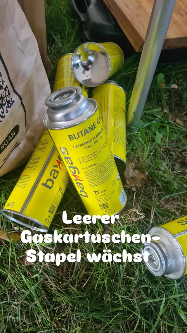 Leerer Gaskartuschen-Stapel wächst – Doku aus dem Kofferraum